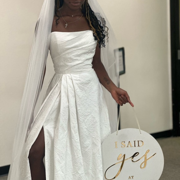 Wedding dress Brocade Davinci - Picture 2 of 5